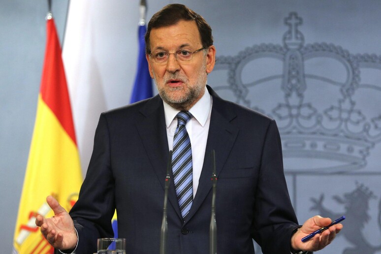 Il premier spagnolo Mariano Rajoy spiega il ricorso alla Corte contro il referendum in Catalogna © ANSA/EPA