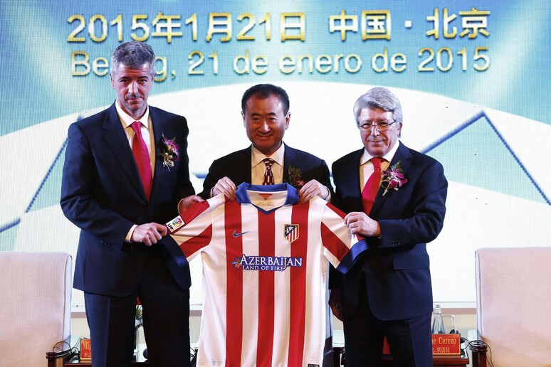 L 'accordo tra il gruppo cinese Wanda e l 'Atletico Madrid © ANSA/EPA