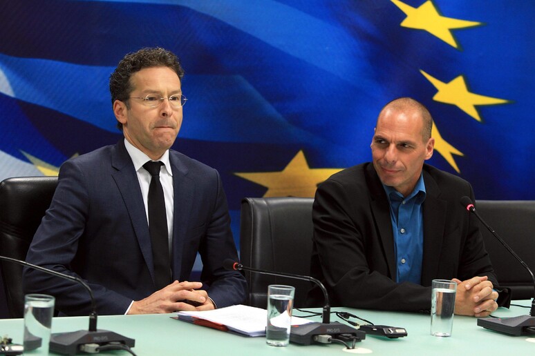Il presidente dell 'Eurogruppo Jeroen Dijsselbloem (s) e il ministro delle Finanze greco Yanis Varoufakis (d) -     RIPRODUZIONE RISERVATA
