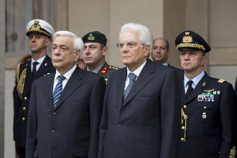 Il presidente della Repubblica ellenica Prokopis Pavlopoulos e il Presidente della Repubblica Sergio Mattarella -     RIPRODUZIONE RISERVATA