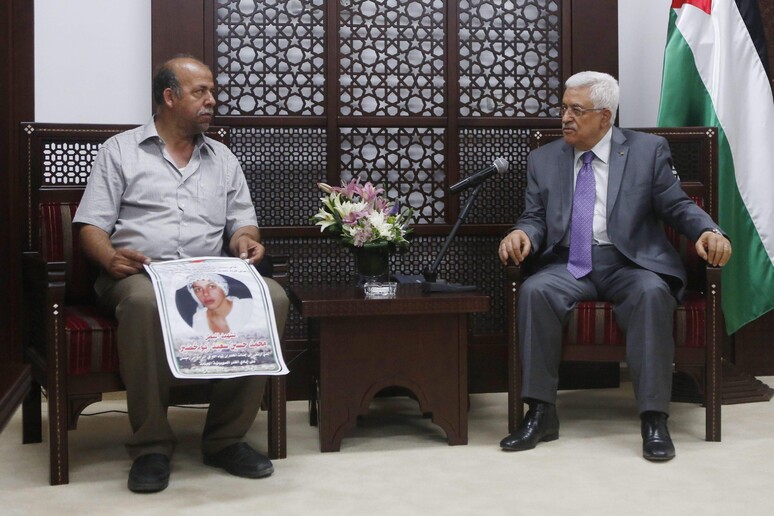 Il padre di Mohammad Abu Khdeir, il giovane palestinese arso vivo un anno e mezzo fa, ricevuto dal presidente palestinese Abu Mazen (foto d 'archivio) -     RIPRODUZIONE RISERVATA
