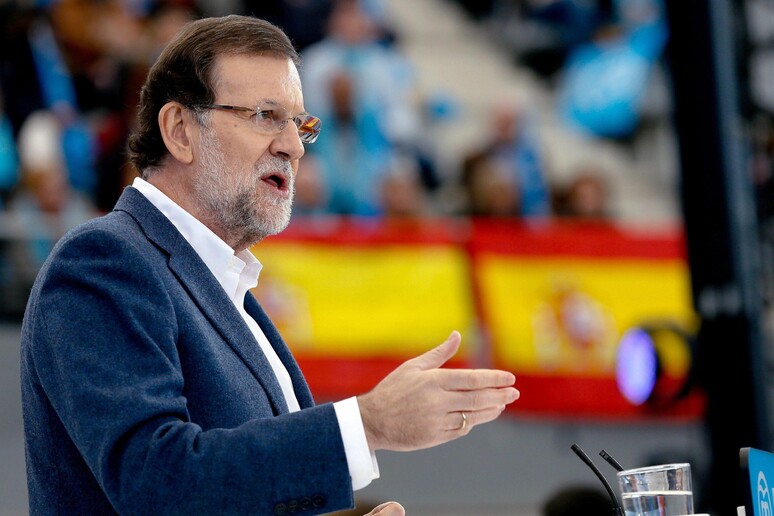 Il primo ministro spagnolo Mariano Rajoy, è primo nelle intenzioni di voto ma con una grave emorragia di elettori © ANSA/EPA