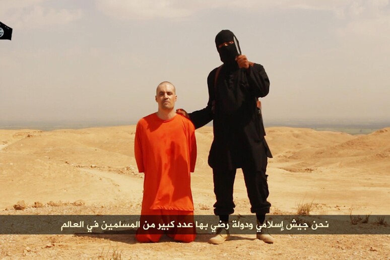 Il video della decapitazione dlel 'ostaggio americano Jams Foley. Il suo assassino sarebbe Mohammed Emwazi, londinese di 27 anni. -     RIPRODUZIONE RISERVATA