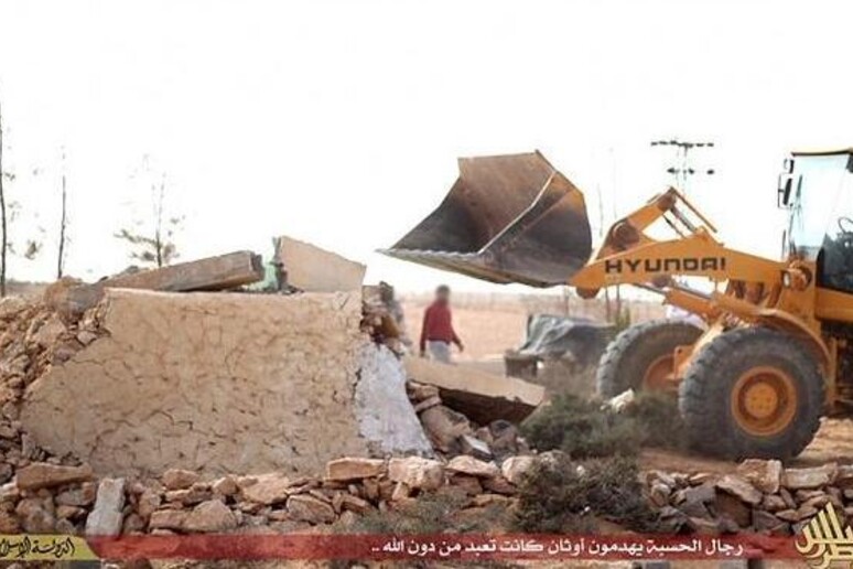 L 'Isis distrugge un tempio Sufi in Libia -     RIPRODUZIONE RISERVATA