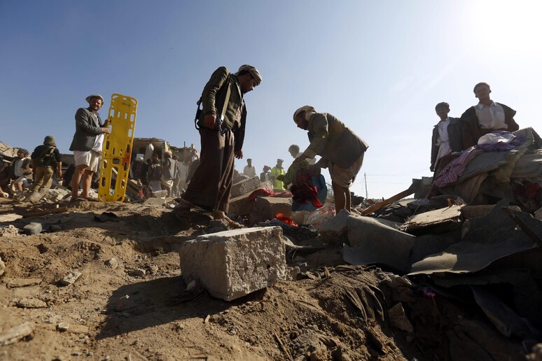 Yemen: aerei sauditi hanno bombardato ribelli © ANSA/EPA