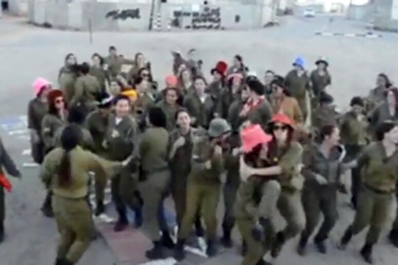Il flash-mob delle soldatesse israeliane -     RIPRODUZIONE RISERVATA