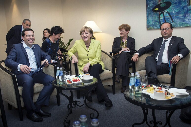 Tsipras, Merkel e Hollande (archivio) © ANSA/EPA