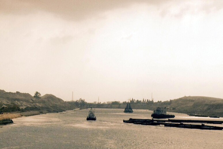 Lavori in corso per il nuovo canale di Suez (Foto Remigio Benni) -     RIPRODUZIONE RISERVATA