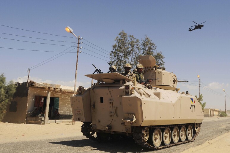 Soldati egiziani schierati nel nord del Sinai © ANSA/AP