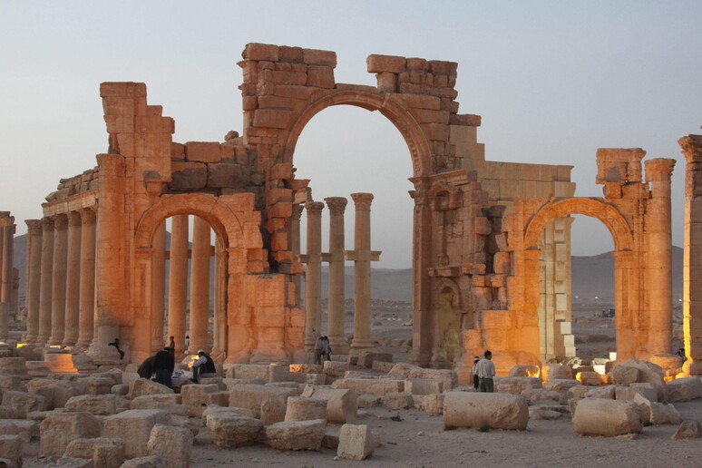 L 'antica città di Palmira in Libia, in parte distrutta dai jihadisti dell 'Isis -     RIPRODUZIONE RISERVATA