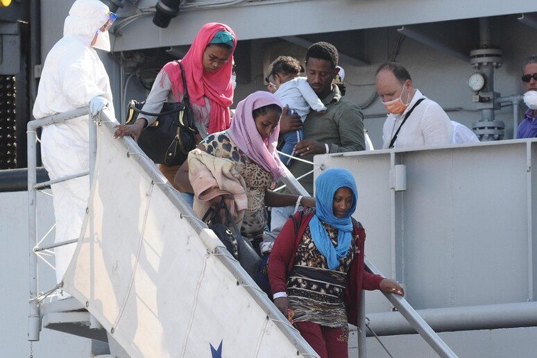 Altri profughi in arrivo a Palermo -     RIPRODUZIONE RISERVATA