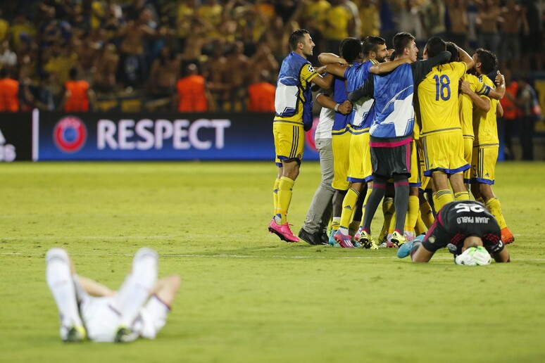 I giocatori del Maccabi festeggiano dopo la qualificazione © ANSA/EPA