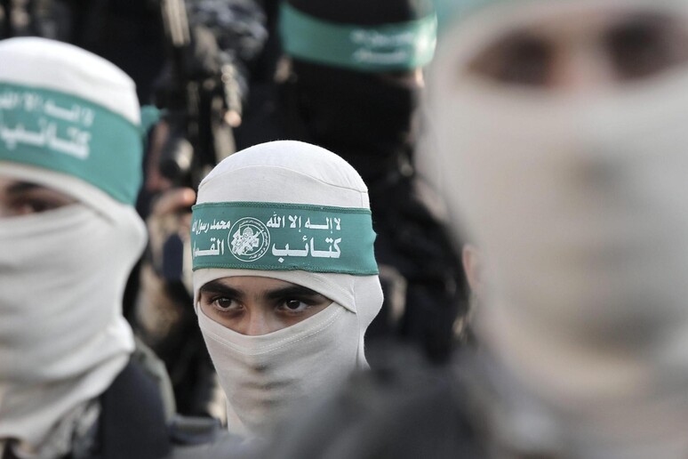 Alcuni giovani delle brigate Qassam -     RIPRODUZIONE RISERVATA