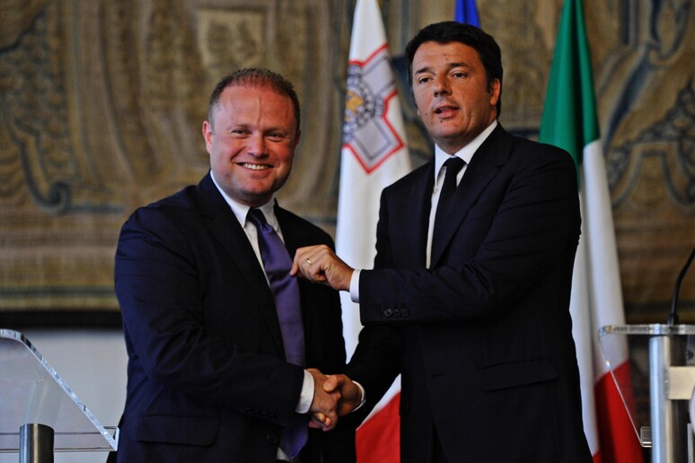 Matteo Renzi e il premier maltese Joseph Muscat -     RIPRODUZIONE RISERVATA