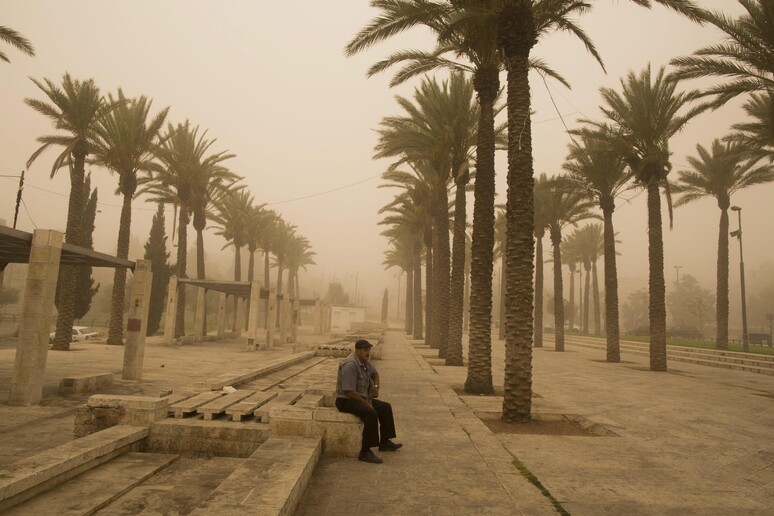 Tempesta di sabbia nella Città vecchia di Gerusalemme -     RIPRODUZIONE RISERVATA