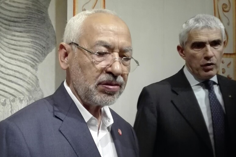Il leader di Ennahda, Rached Ghannouchi (s) e il presidente della  Commissione esteri Pier Ferdinando Casini (d) a margine dell 'incontro su   'Islam e democrazia ': l 'eccezione tunisina ' -     RIPRODUZIONE RISERVATA