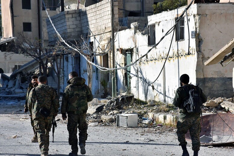 Soldati governativi continuano ad avanzare ad Aleppo est © ANSA/EPA