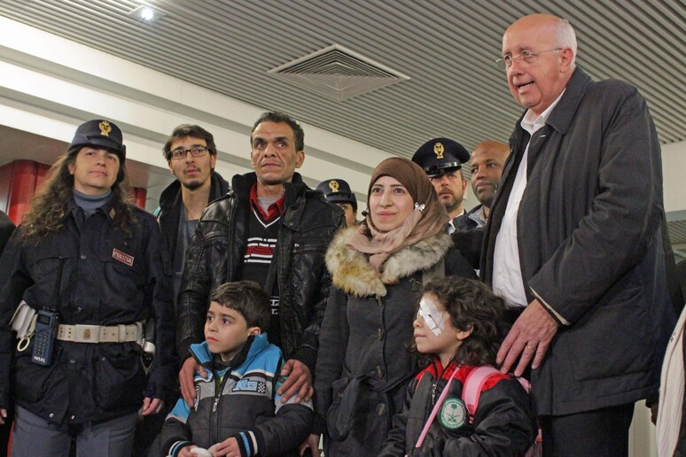 Giunti stamani all 'aeroporto di Fiumicino un primo gruppo di profughi siriani provenienti dal Libano -     RIPRODUZIONE RISERVATA