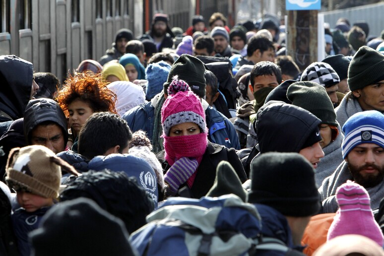 Migranti e profughi in arrivo in Austria © ANSA/AP