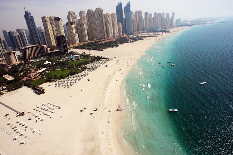 Spiaggia a Dubai -     RIPRODUZIONE RISERVATA