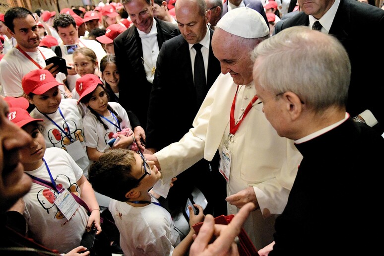 Dal 12 al 15 gennaio papa Francesco dedicherà i suoi tweet ai bambini e adolescenti migranti -     RIPRODUZIONE RISERVATA