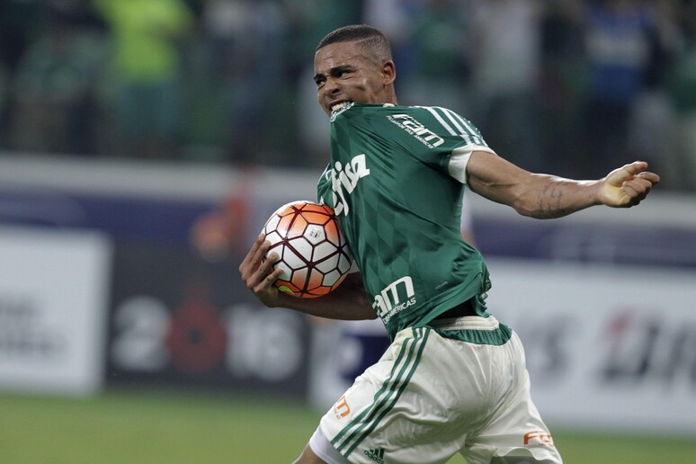 L 'attaccante del Palmeiras Gabriel Jesus, conteso da Real Madrid e Barcellona -     RIPRODUZIONE RISERVATA