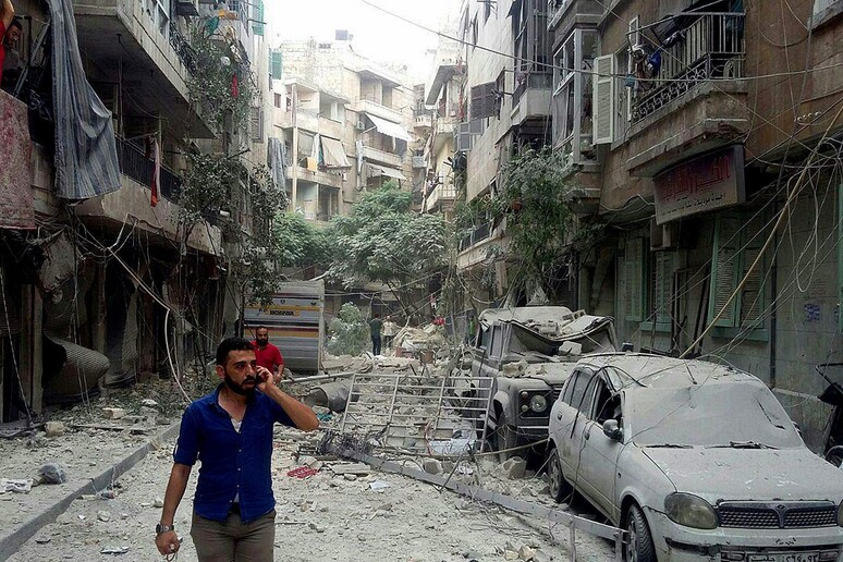 Aleppo distrutta ai bombardamenti russi e del regime -     RIPRODUZIONE RISERVATA