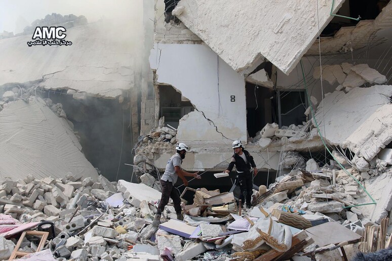 Bombe su Aleppo (Archivio) © ANSA/AP