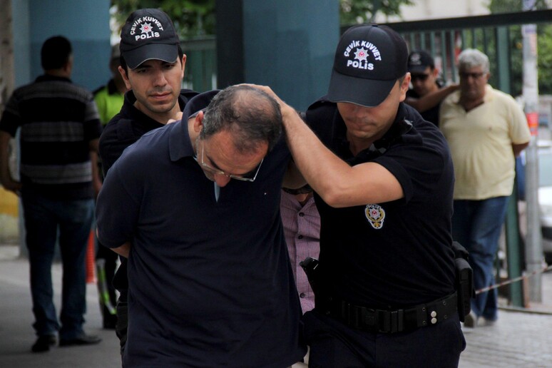 Arresto di un militare a Mersin, in Turchia, per presunti legami con la rete golpista di Fethullah Gulen -     RIPRODUZIONE RISERVATA