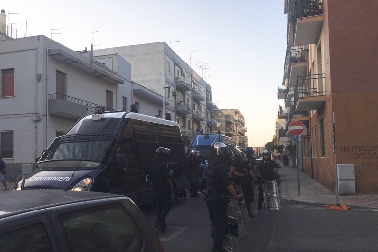 Carabinieri e polizia a Cagliari - RIPRODUZIONE RISERVATA