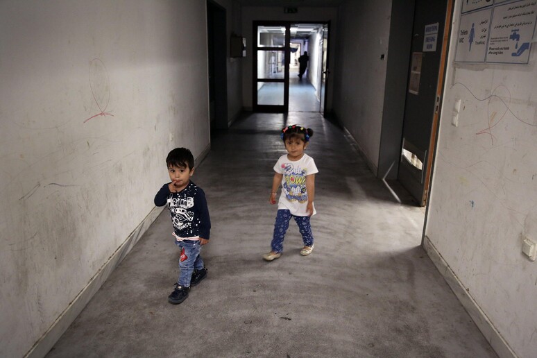 Bambini rifugiati ad Atene -     RIPRODUZIONE RISERVATA
