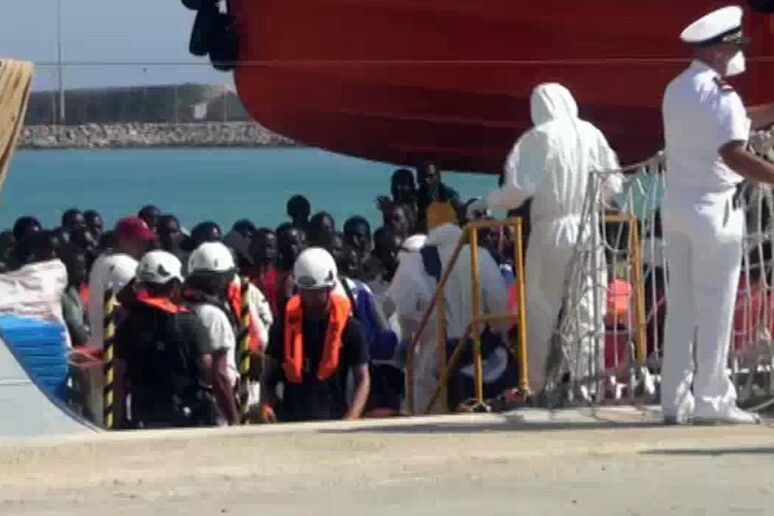 Oltre 2.300 migranti sbarcati oggi in vari porti del Paese dopo essere stati   soccorsi nel Mediterraneo -     RIPRODUZIONE RISERVATA