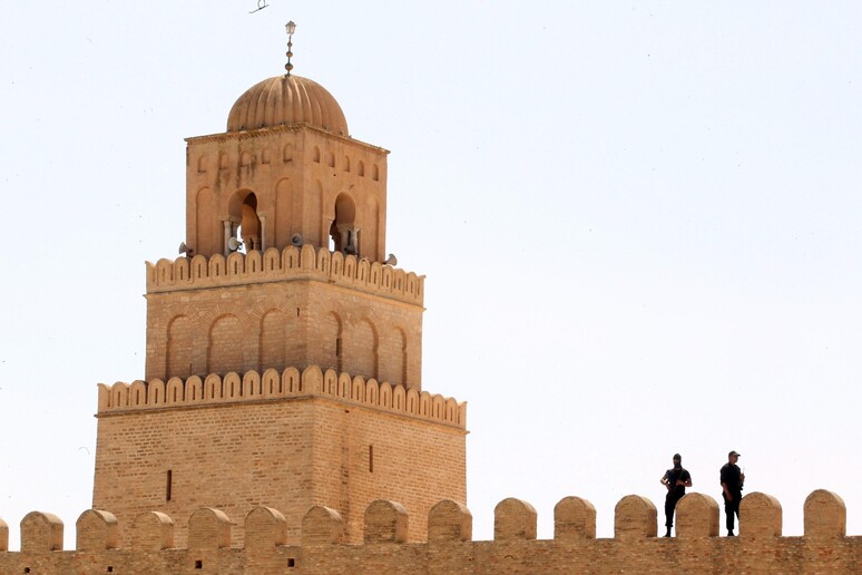 Il minareto della moschea Okba Ibn Nafaa di Kairouan, 153 km a sud di Tunisi -     RIPRODUZIONE RISERVATA