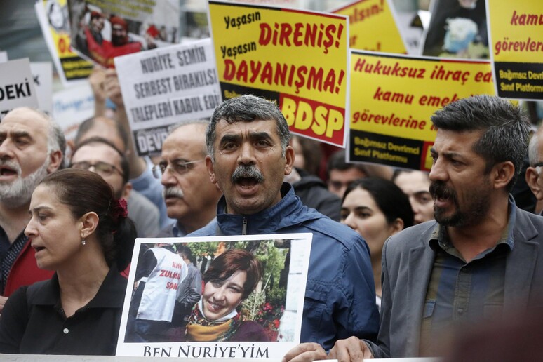 Proteste contro gli arresti in Turchia © ANSA/EPA