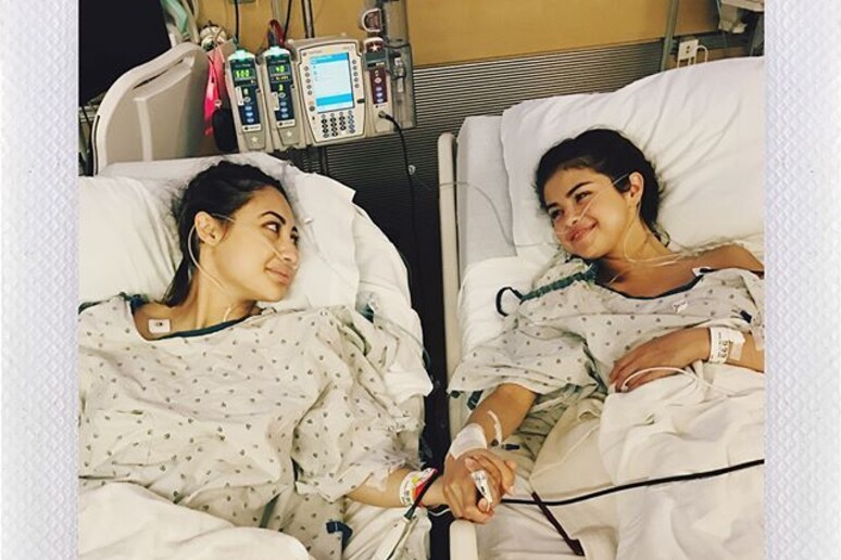 Selena Gomez e Franca Raisa dopo l 'intervento / Instagram © ANSA/Instagram