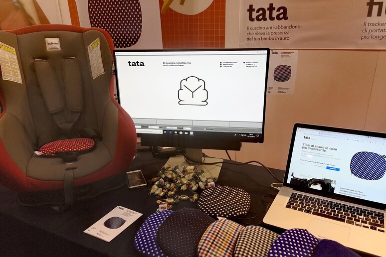 Una innovazione di una startup italiana, il seggiolino auto anti-abbandono presentato alla Maker Faire, la fiera degli artigiani digitali che si è tenuta recentemente a Roma -     RIPRODUZIONE RISERVATA