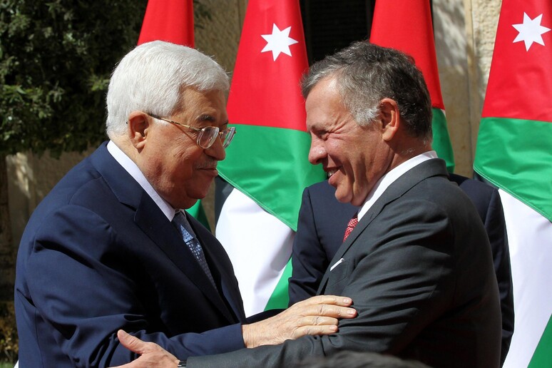 Abu Mazen ricevuto da re Abdallah di Giordania a Amman © ANSA/EPA