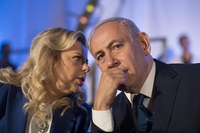 Il premier Benyamin Netanyahu con la moglie Sarah © ANSA/EPA