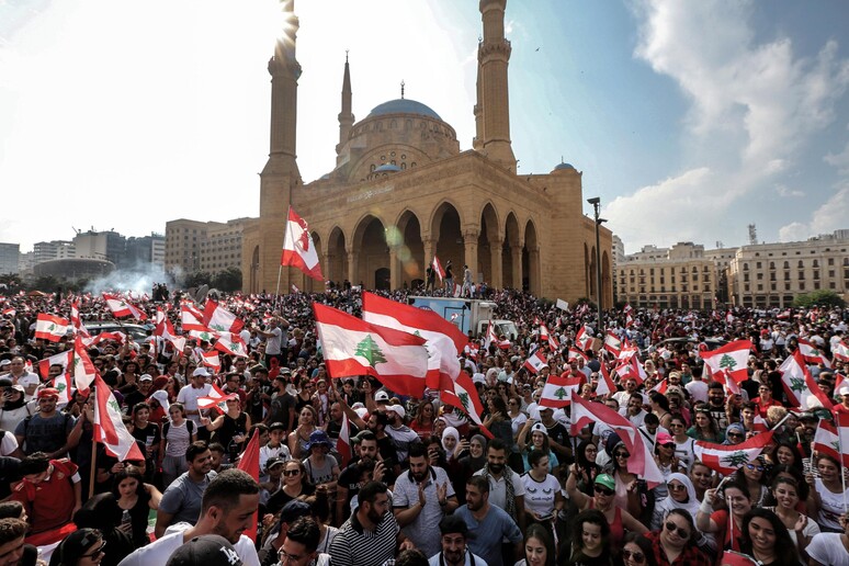 Proteste popolari a Beirut © ANSA/EPA