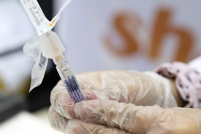 Influenza: Iss, contagi in calo ma superati i 5,6 milioni © ANSA/EPA