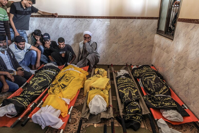 Veglia dei morti della famiglia Abu Malhus © ANSA/EPA