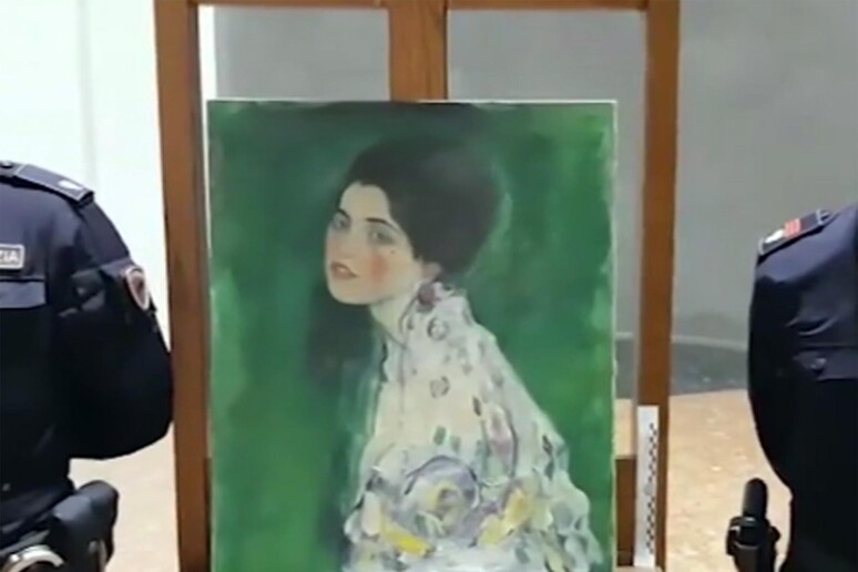 Il  'Ritratto di signora ' di Gustav Klimt ritrovato lo scorso 10 dicembre a Piacenza -     RIPRODUZIONE RISERVATA