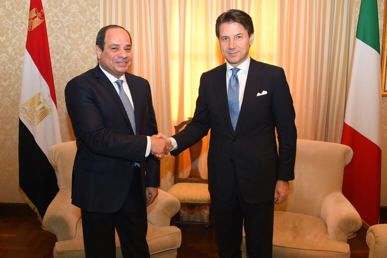 Bilaterale tra il premier Conte e il presidente egiziano Al Sisi a margine del summit Ue-Lega Araba a Sharm el-Sheikh -     RIPRODUZIONE RISERVATA