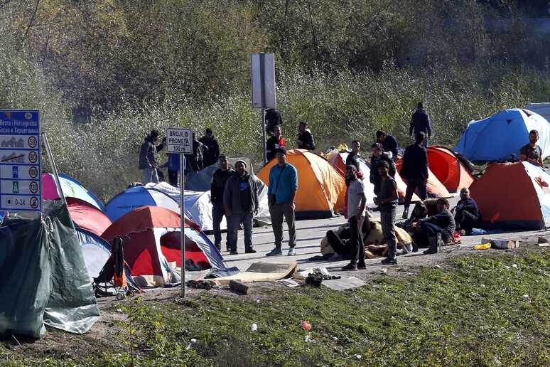 Migranti al confine tra Bosnia e Croazia -     RIPRODUZIONE RISERVATA