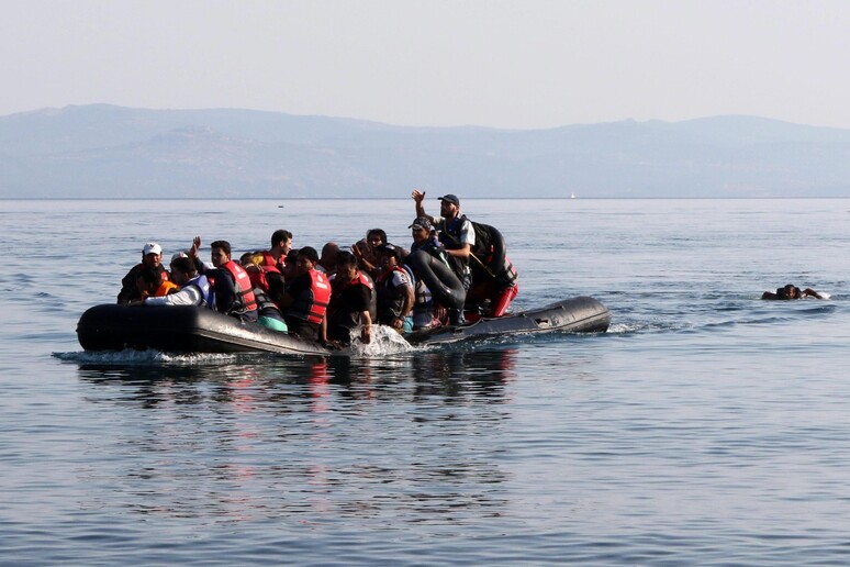 Naufragio davanti all 'isola greca di Lesbo, 7 migranti morti -     RIPRODUZIONE RISERVATA