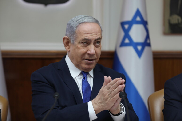 Il premier israeliano Benyamin Netanyahu ha deciso in extremis di ritirare la sua richiesta di immunità alla Knesset © ANSA/EPA
