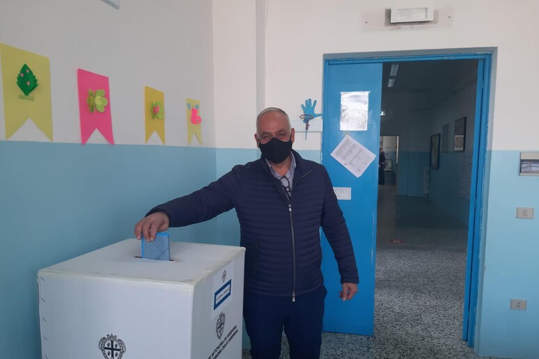 Comunali: Nuoro, vota il candidato sindaco centrodestra Pietro Sanna - RIPRODUZIONE RISERVATA