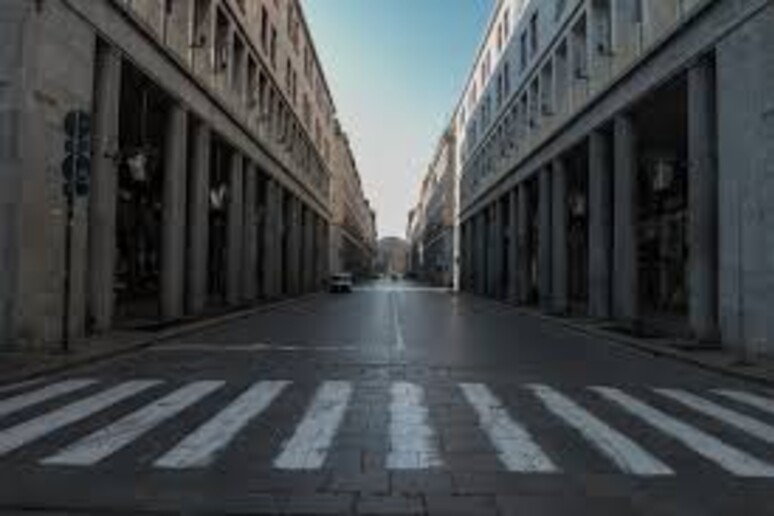 Una delle strade deserte di Torino durante il lockdown (fonte: pxhere) - RIPRODUZIONE RISERVATA