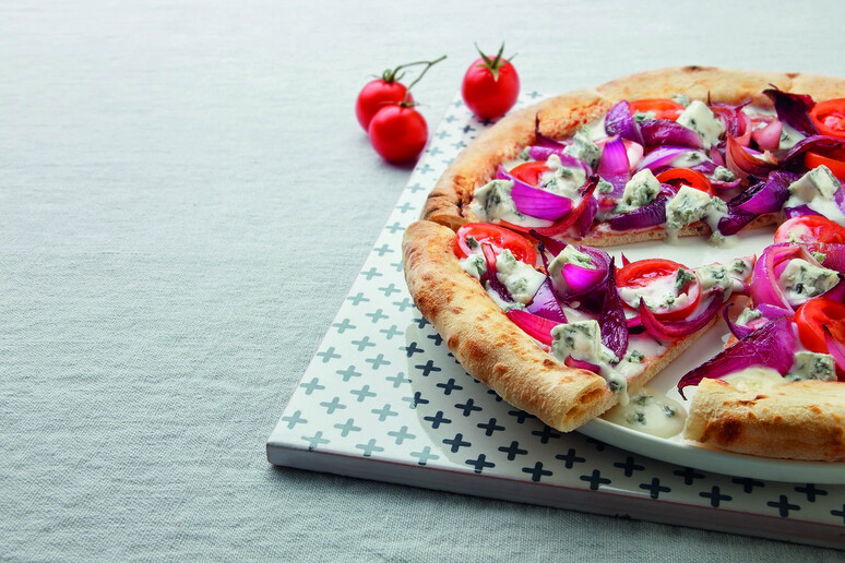 Pizza al Gorgonzola Dop (foto Consorzio) - RIPRODUZIONE RISERVATA