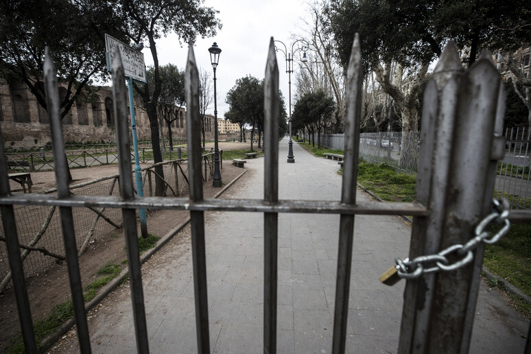 Coronavirus: chiusura ville-parchi recintati a Roma - RIPRODUZIONE RISERVATA